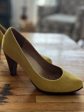 Terra Plana yellow suede pumps, size 37 / 6 1/2